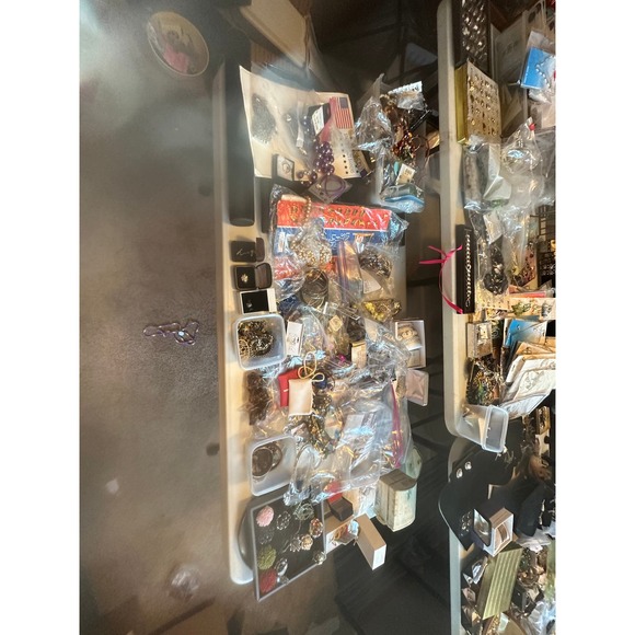 Over 4000 Pieces Costume Jewelry And Branded Jewelry - Picture 15 of 16